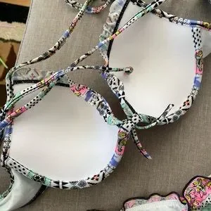Bas De Bikini Victoria's Secret Rayé Avec Volants - Taille M - Neuf Sans étiquettes